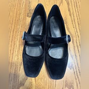 Black Velvet Mary Jane Shoes